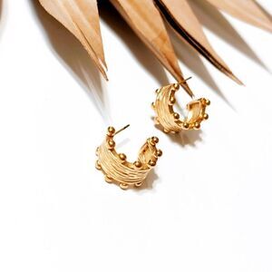 Gold minimalist hoop S427